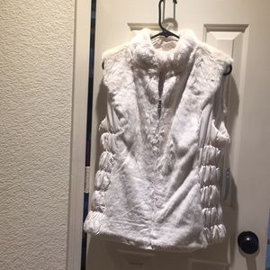 Vest with faux fur